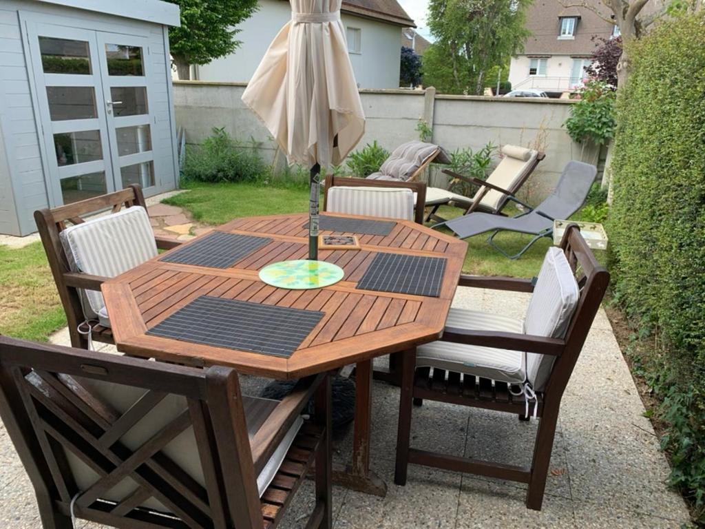 Residence Les Jardins De Courseulles F3 Exteriör bild
